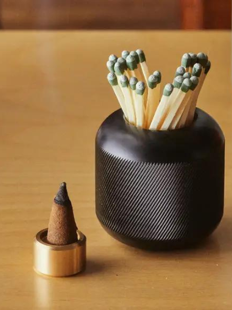 Contenitore in ghisa per fiammiferi "Elemér"