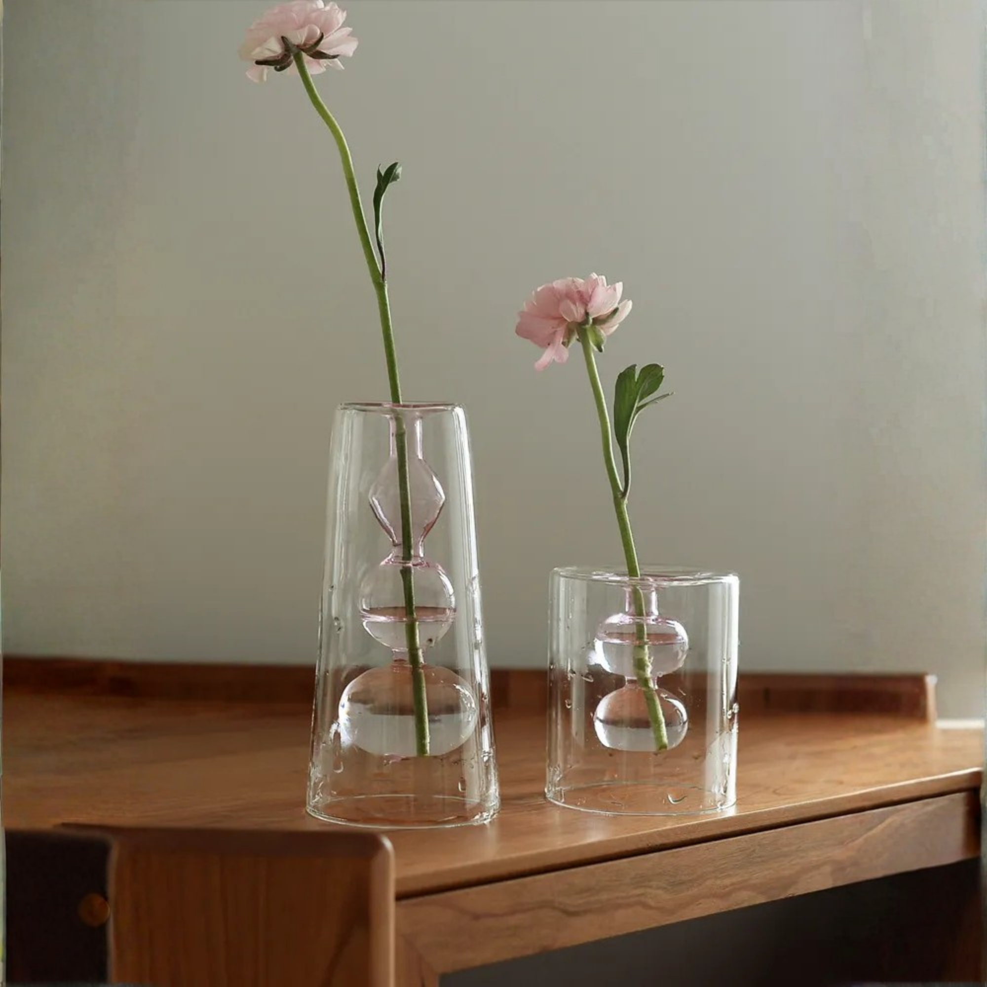 Delicato vaso decorativo "Sefir" in vetro soffiato