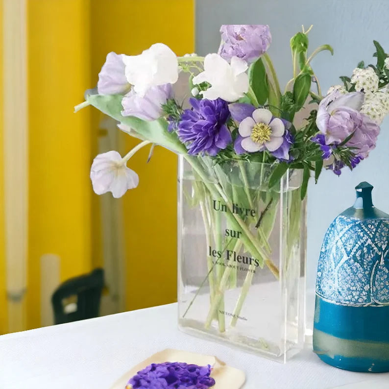 Vaso "Book" in Acrilico a Forma di Libro